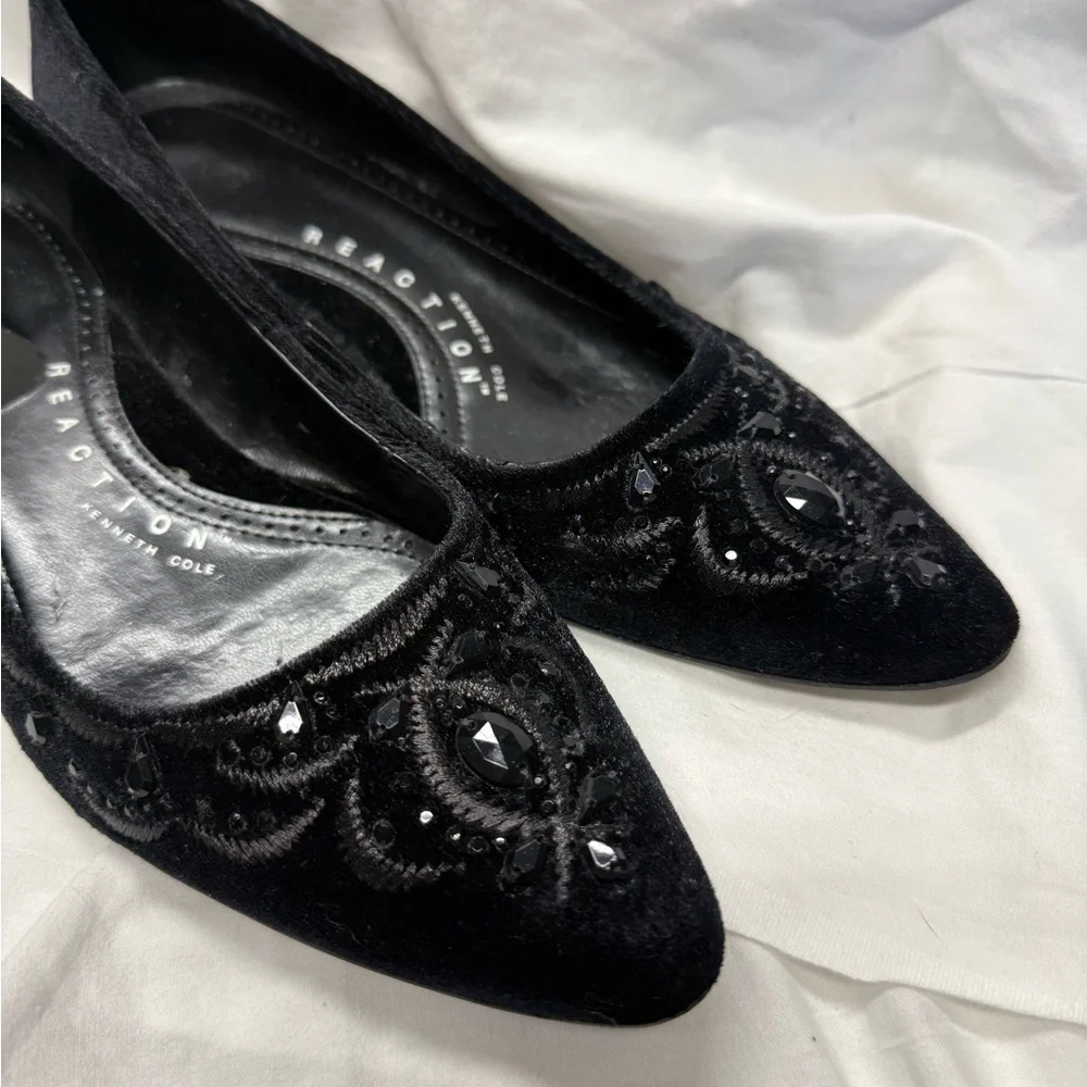 Kenneth Cole Reaction Black Embroidered Flats